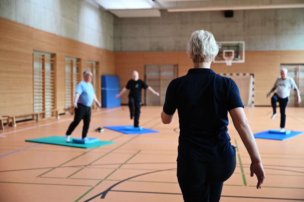 Halle Sporttherapie,Bewegungstherapie,Rehabilitatives Training,Fitness,Trainingsplan